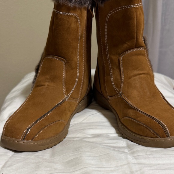 Women’s Journee Collection Takani Boots with Fur Trim, size 8.5 NWOT Box